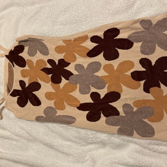 Vintage-inspired Knit Dress 🌸
Size: L (US 8/10, EU 40/42) - Picture 1 of 5